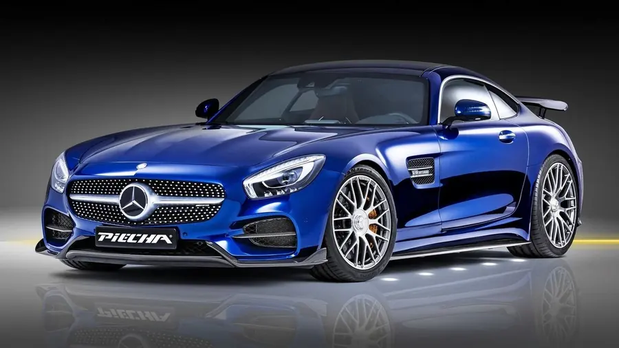 Car wash luxury: Mercedes-AMG GT azul con brillo de estudio